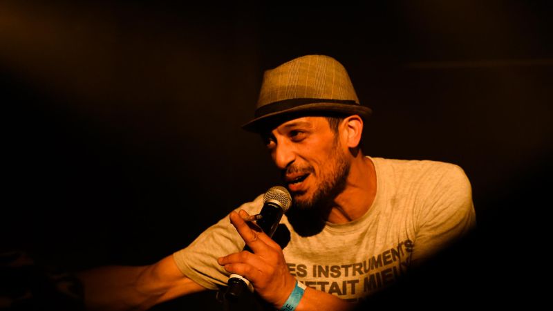 Datei:Kacem Wapalek background.jpg