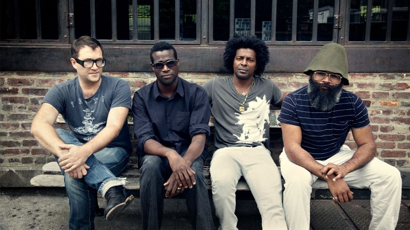 Datei:TV On The Radio background.jpg