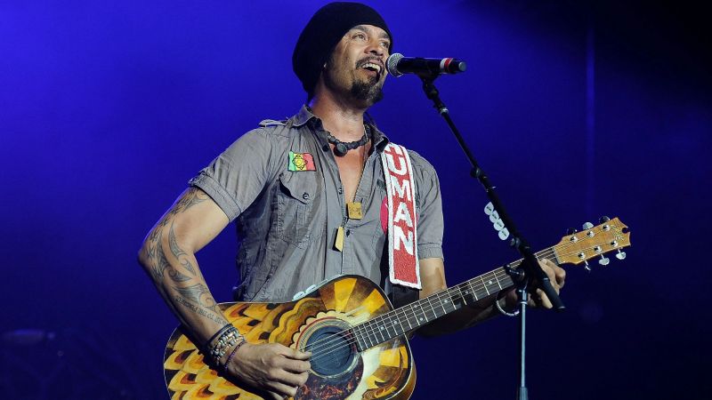 Datei:Michael Franti background.jpg