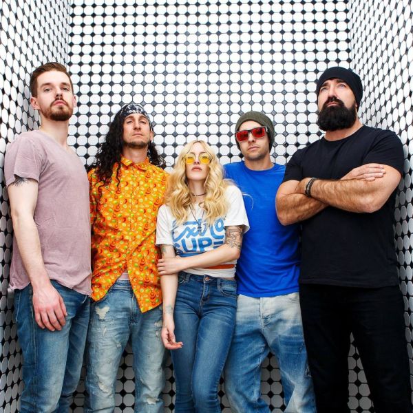 Datei:Walk Off The Earth.jpg