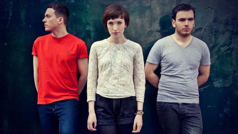 Datei:Daughter background.jpg