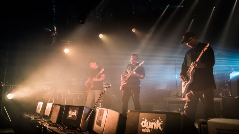 Datei:Paint The Sky Red background.jpg