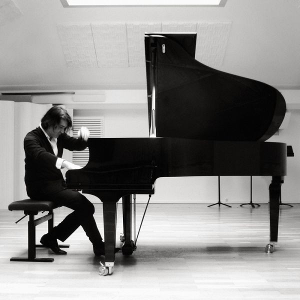 Datei:Maxence Cyrin.jpg