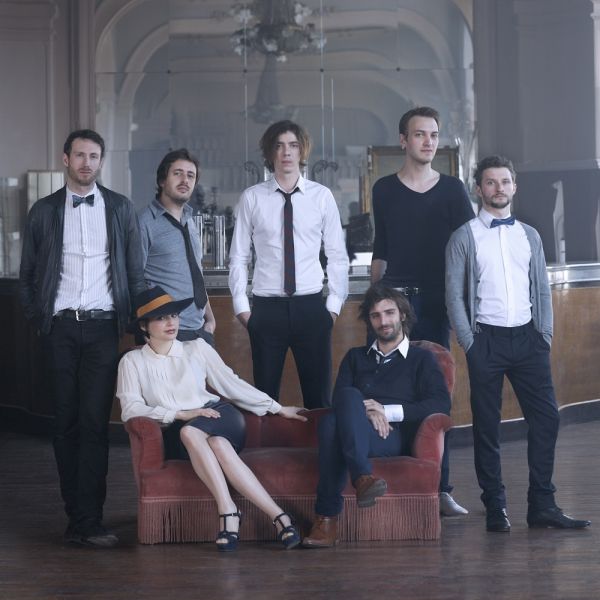 Datei:Caravan Palace.jpg