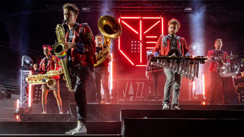 Datei:Meute background.jpg